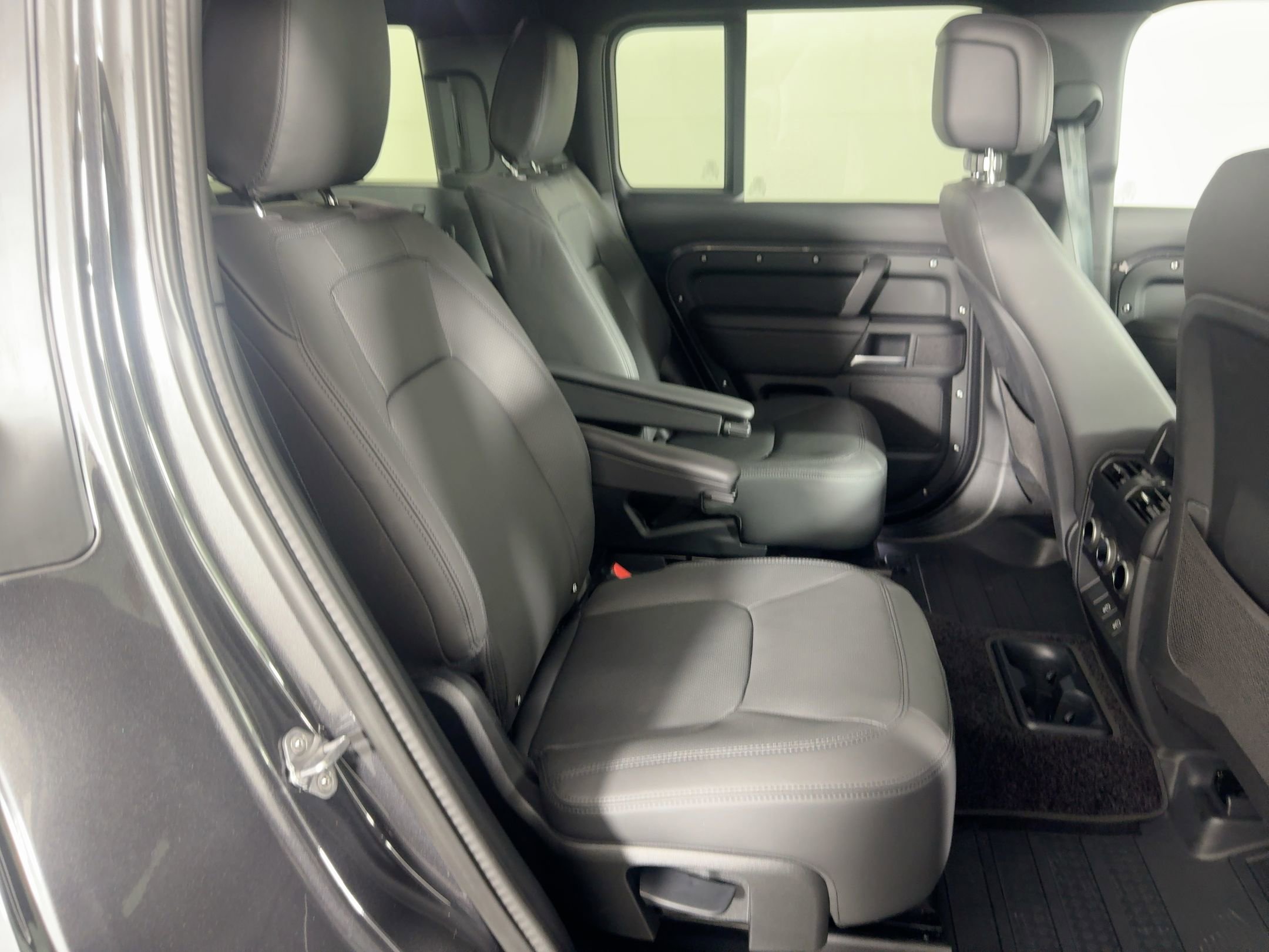 New 2025 Land Rover Defender 130 S image 26