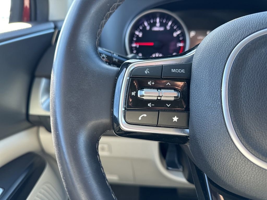 Used 2024 Kia Carnival LX image 19