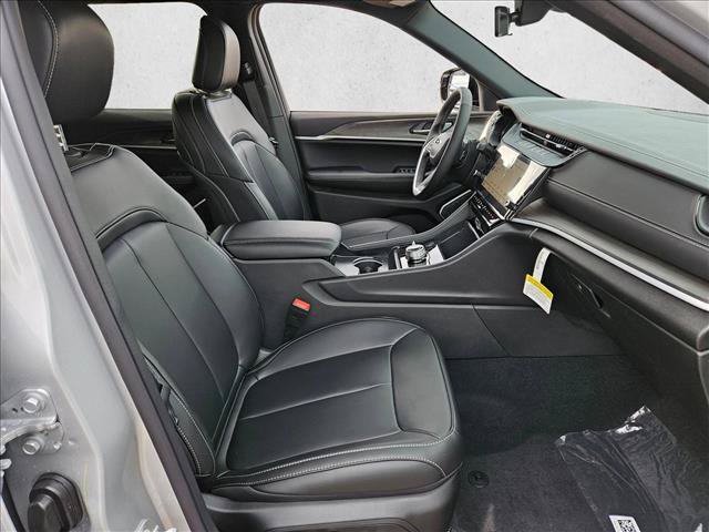New 2026 Jeep Grand Cherokee Limited w/ Limited Altitude Package AWD/4WD image 17