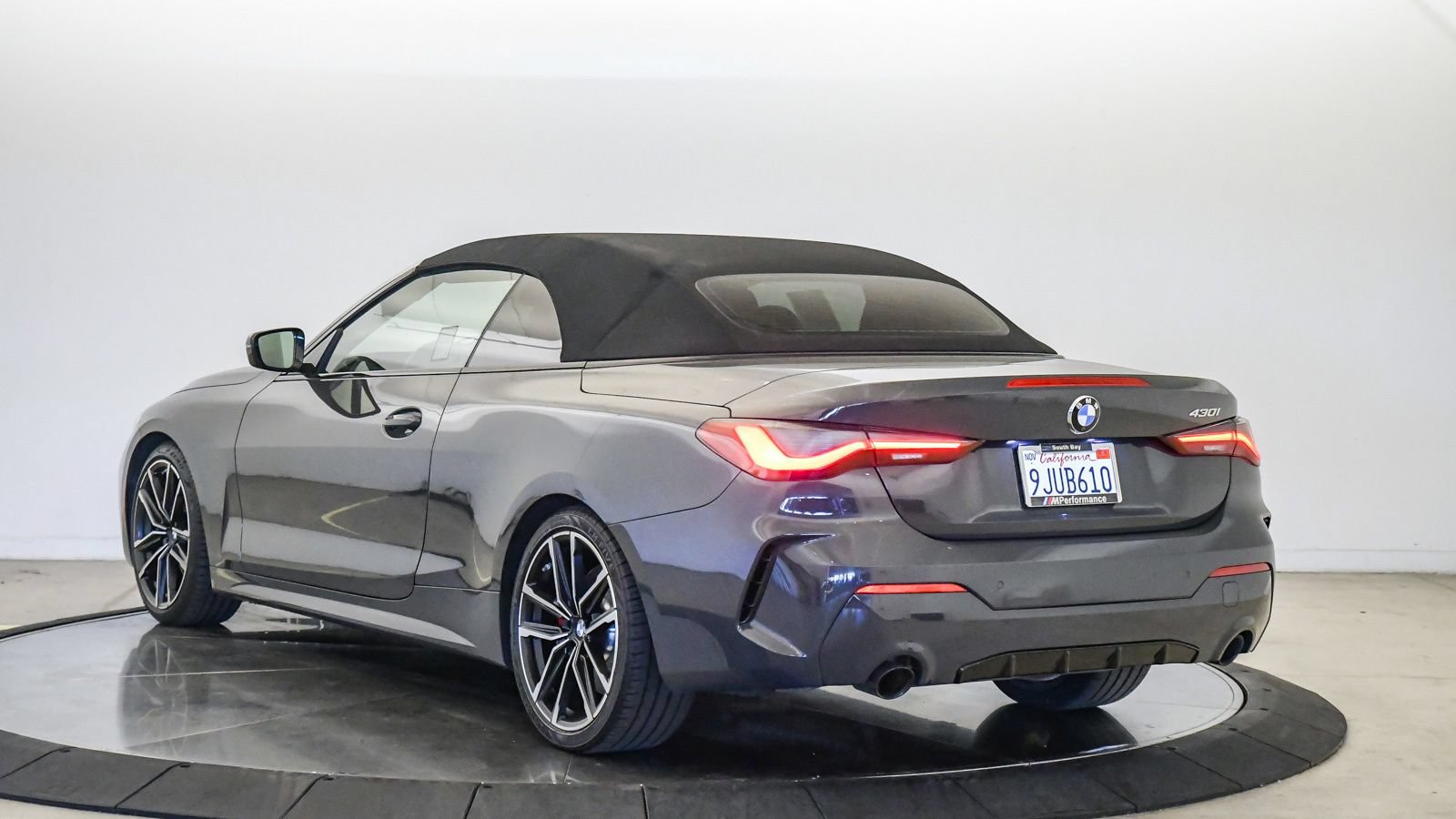 Used 2024 BMW 430i Convertible w/ M Sport Package RWD image 2
