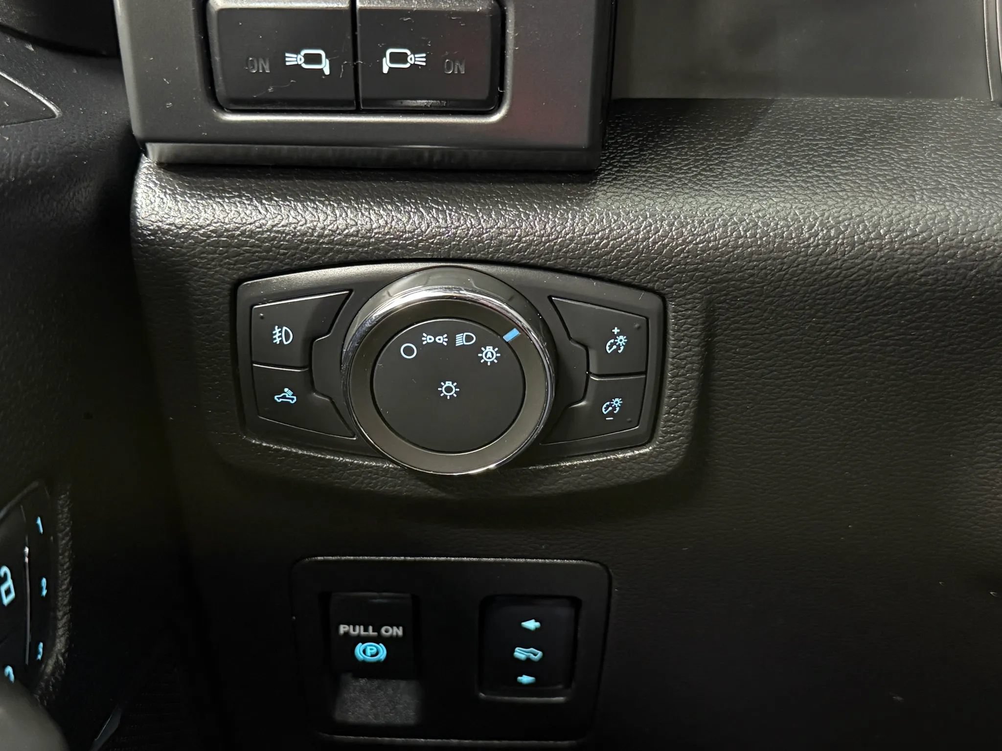 Used 2018 Ford F150 Lariat w/ Equipment Group 502A Luxury AWD/4WD image 26