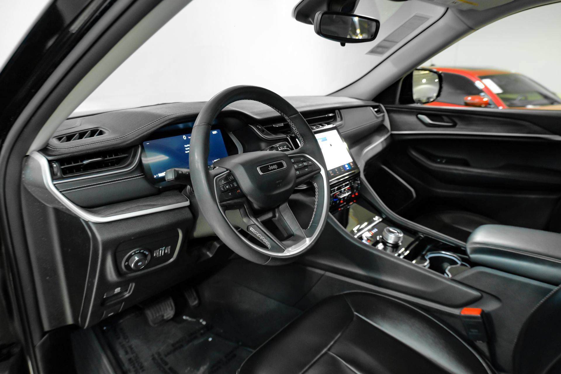 Used 2023 Jeep Grand Cherokee L Limited AWD/4WD image 3
