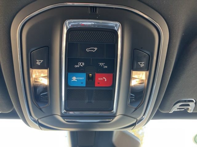 Used 2025 Jeep Wagoneer L Series II AWD/4WD image 44