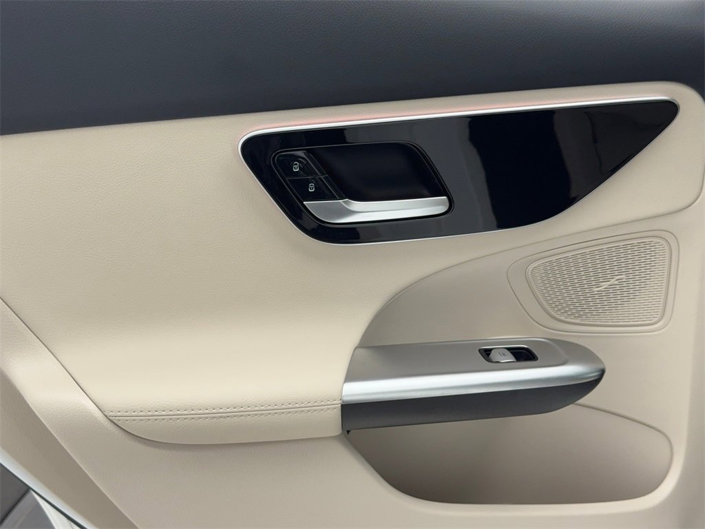 Used 2025 Mercedes-Benz C 300 Sedan image 46