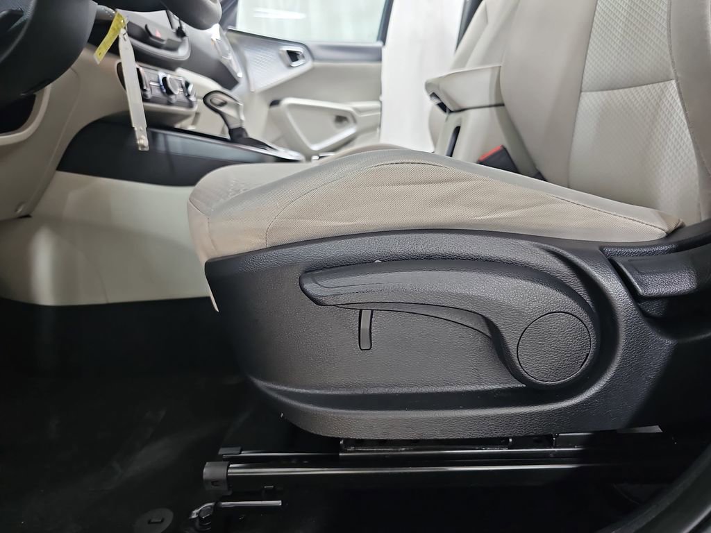 Used 2023 Kia Soul LX image 34