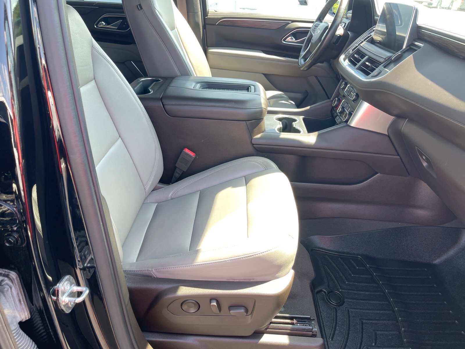 Used 2021 Chevrolet Tahoe Z71 w/ Z71 Signature Package AWD/4WD image 18