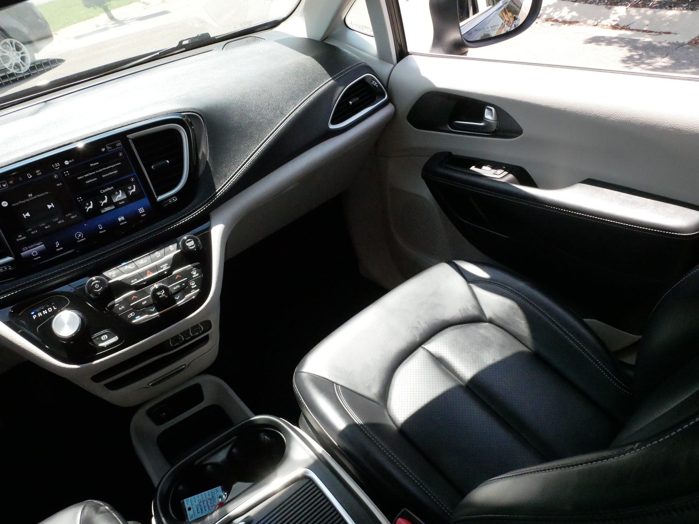 Used 2023 Chrysler Pacifica Touring-L AWD/4WD image 11