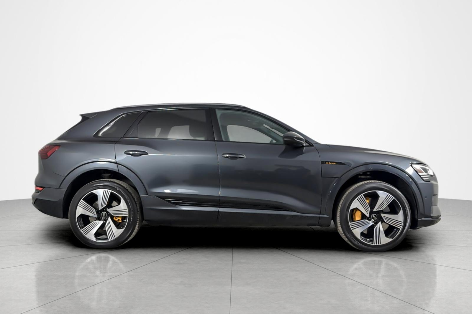 Used 2023 Audi e-tron Premium Plus w/ Premium Plus Package AWD/4WD image 6