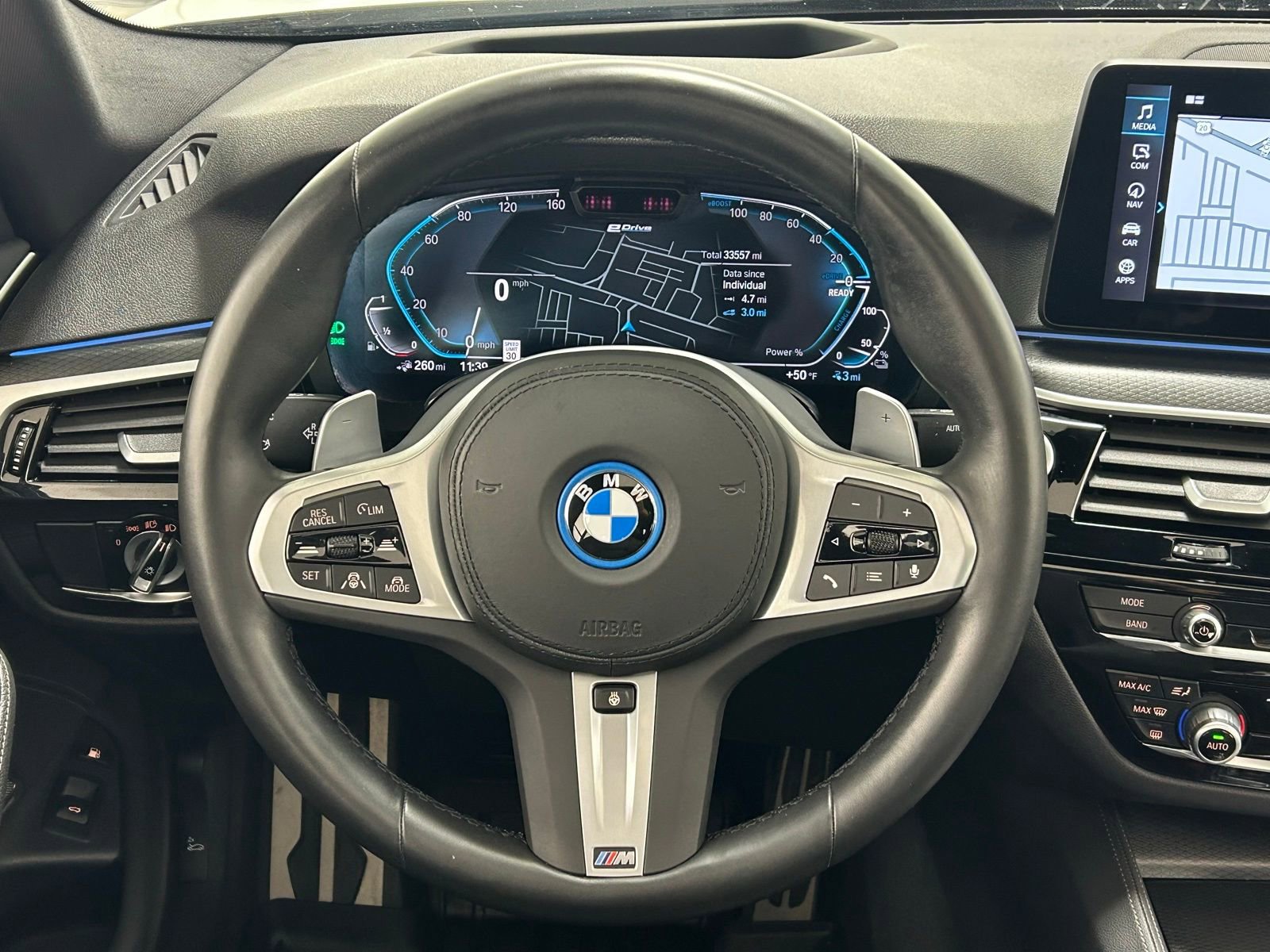 Used 2023 BMW 530e xDrive w/ Premium Package image 13