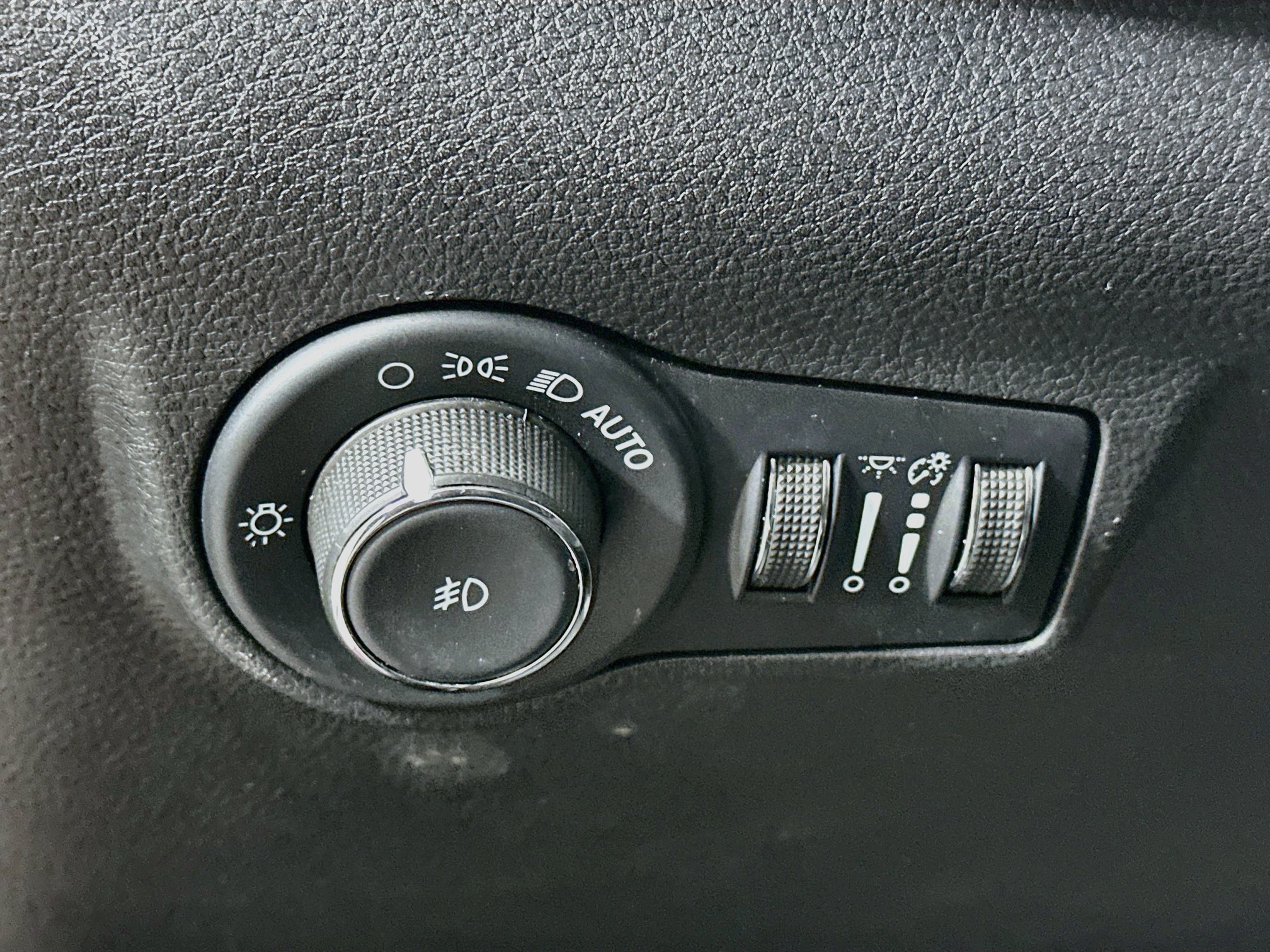 Used 2022 Jeep Compass Latitude w/ Convenience Group FWD image 17