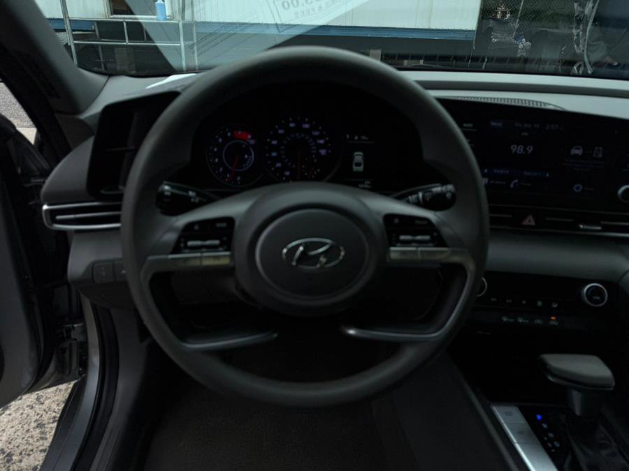 Used 2023 Hyundai Elantra SEL image 13