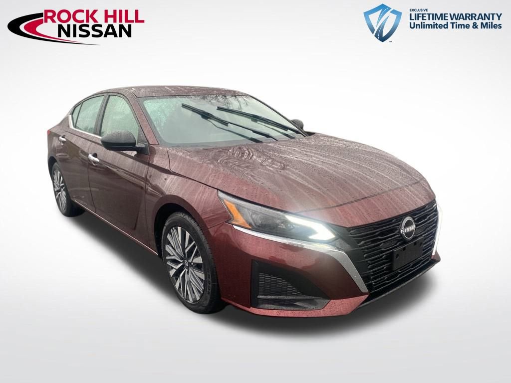 Used 2024 Nissan Altima 2.5 SV image 1