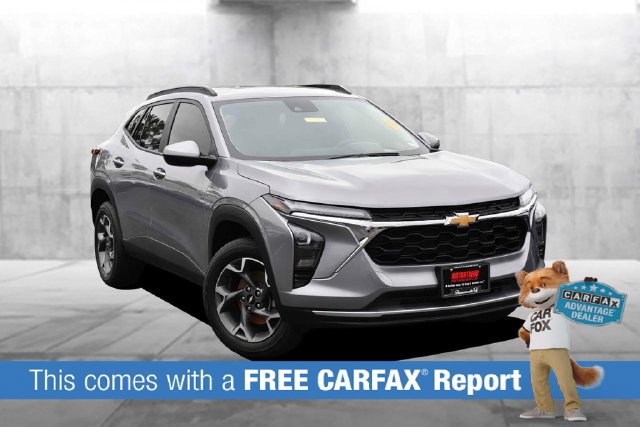 Used 2024 Chevrolet Trax LT FWD image 2