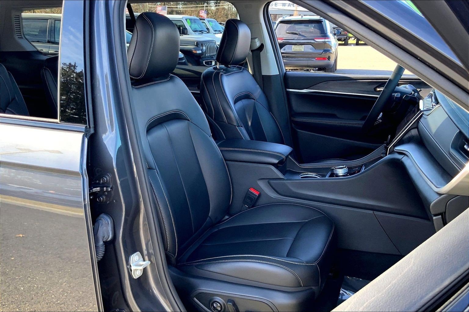 Certified 2023 Jeep Grand Cherokee L Limited w/ Trailer Tow Group (B) image 7