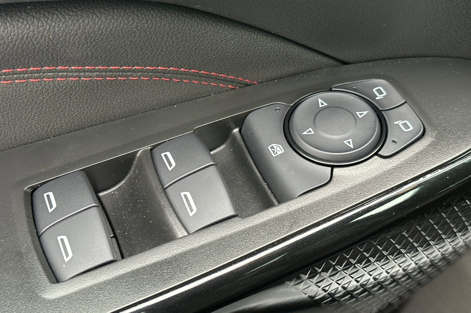 Used 2025 Chevrolet Trax RS w/ Driver Confidence Package image 13