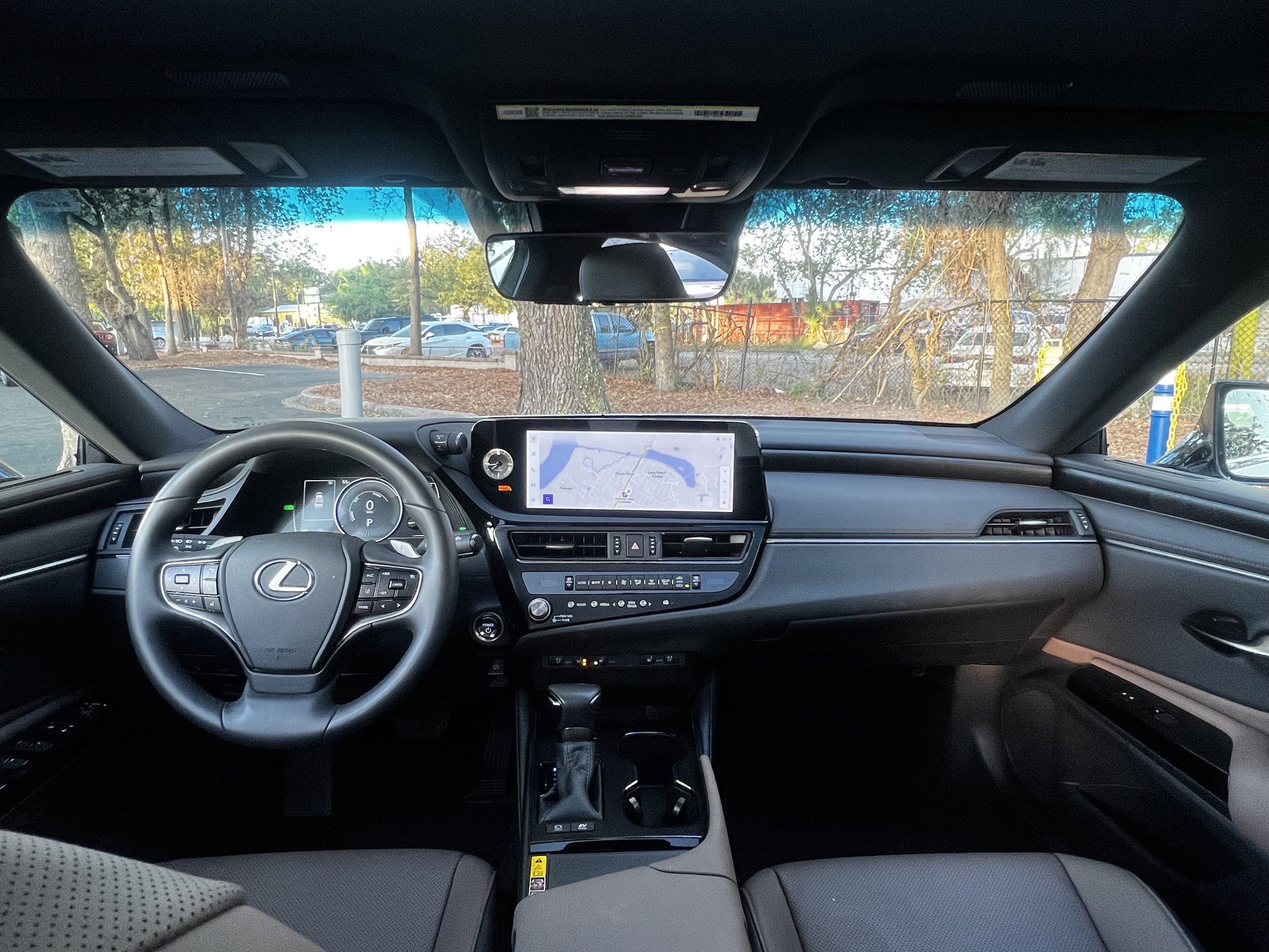 Used 2025 Lexus ES 300h w/ Premium Package image 35