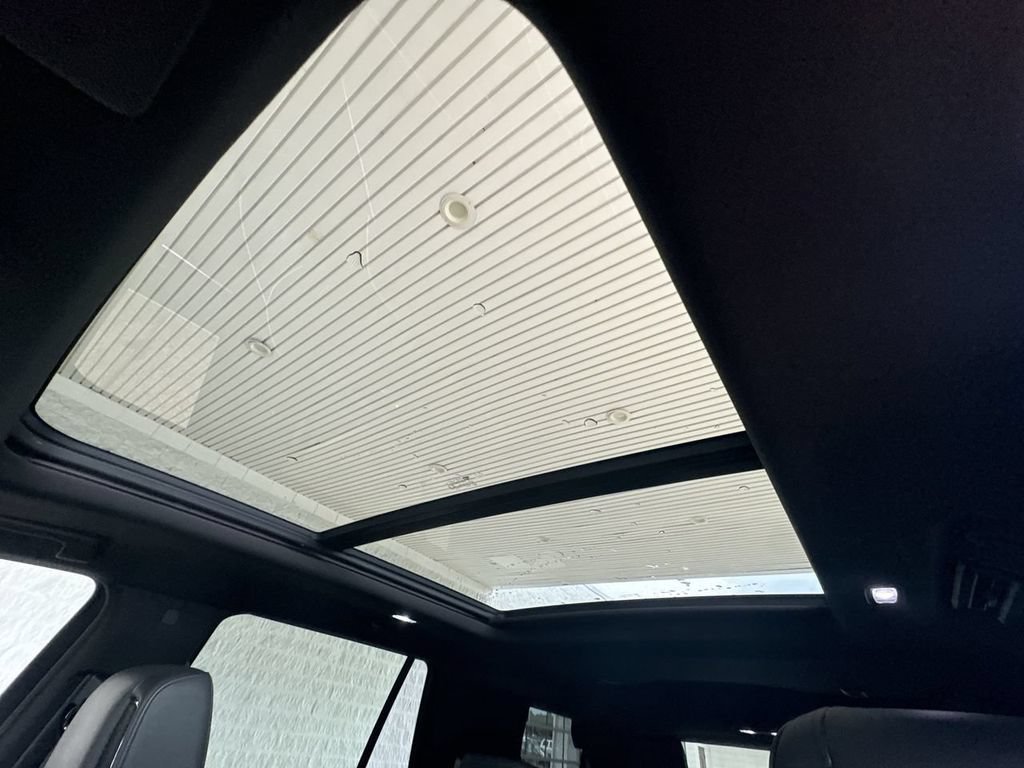 Certified 2022 Cadillac Escalade Premium Luxury AWD/4WD image 19