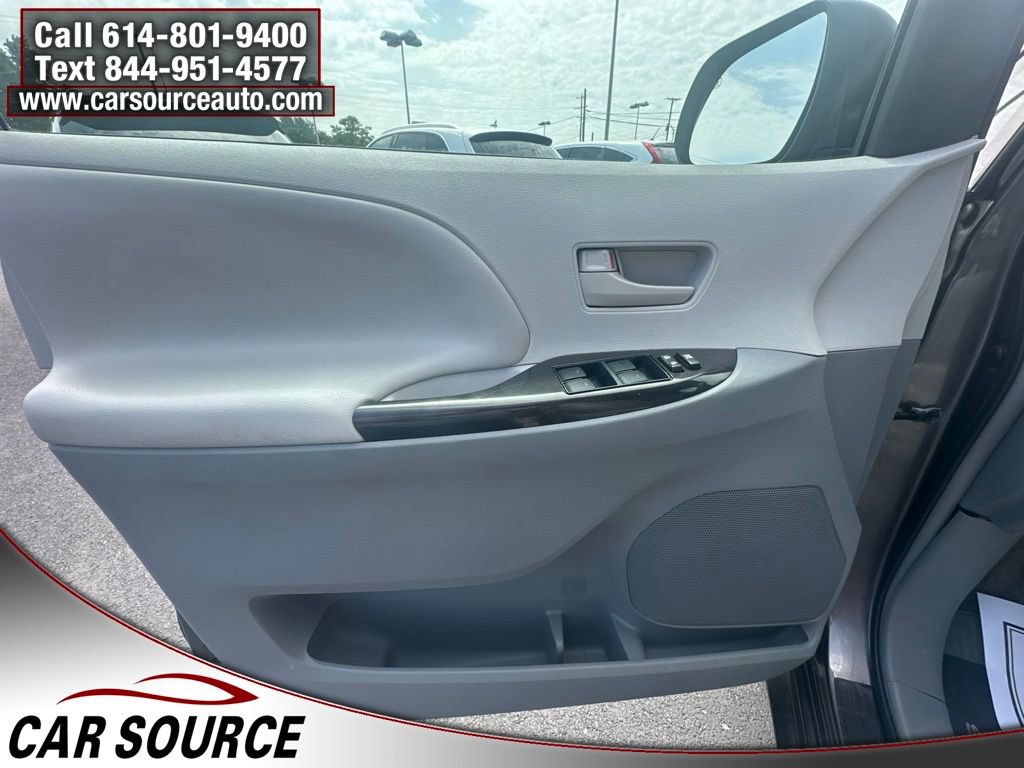Used 2013 Toyota Sienna LE w/ Towing Pkg FWD image 16