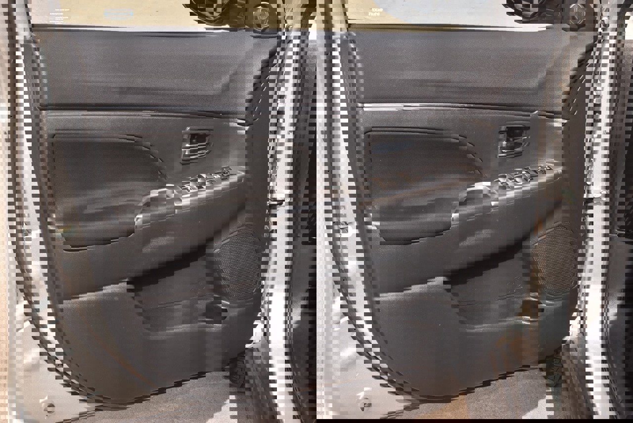 Used 2020 Mitsubishi Outlander Sport SE image 32