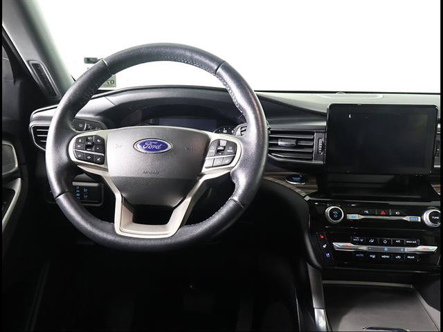 Used 2022 Ford Explorer Limited w/ Equipment Group 301A RWD image 8