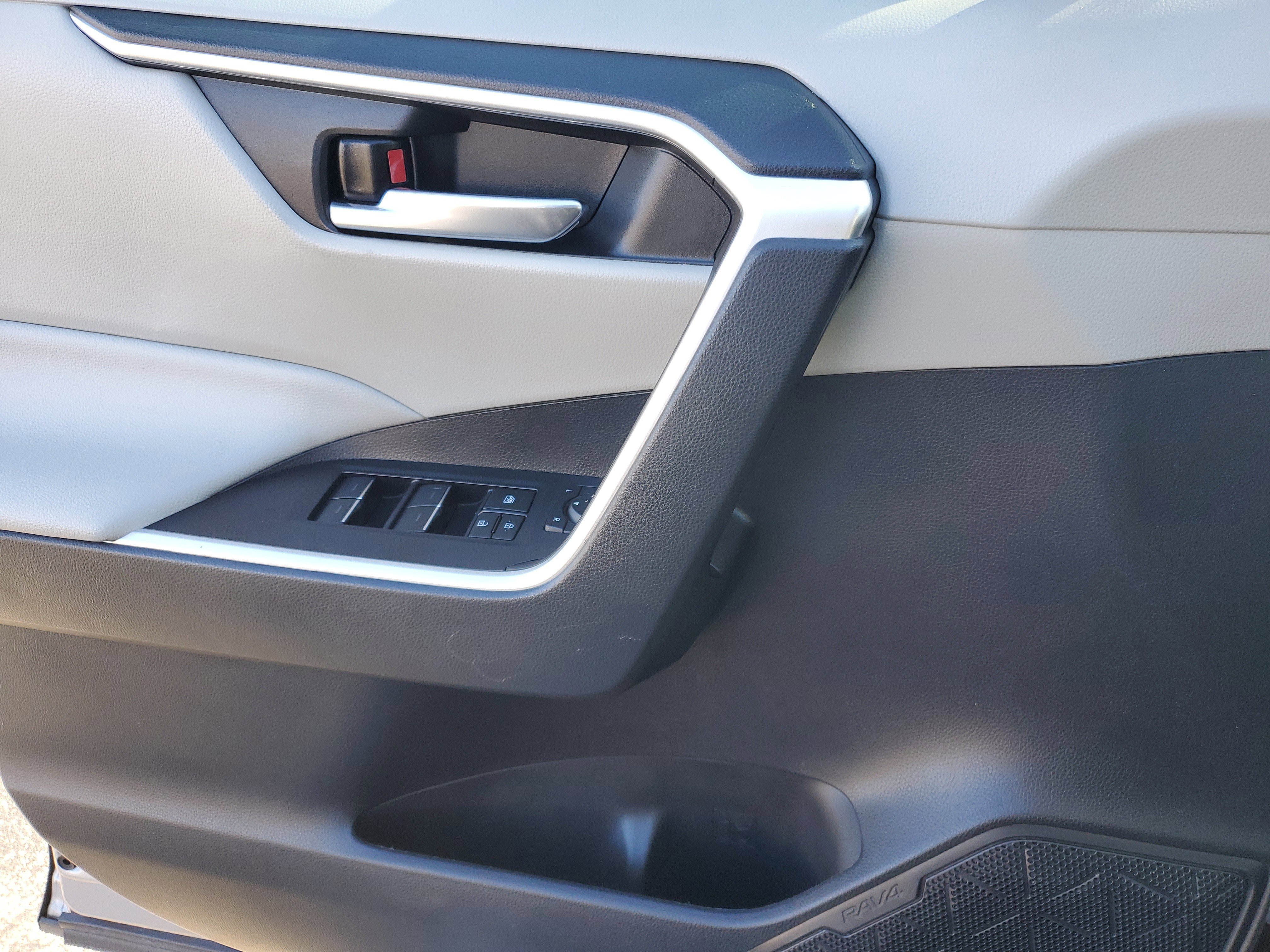 Used 2022 Toyota RAV4 XLE image 22