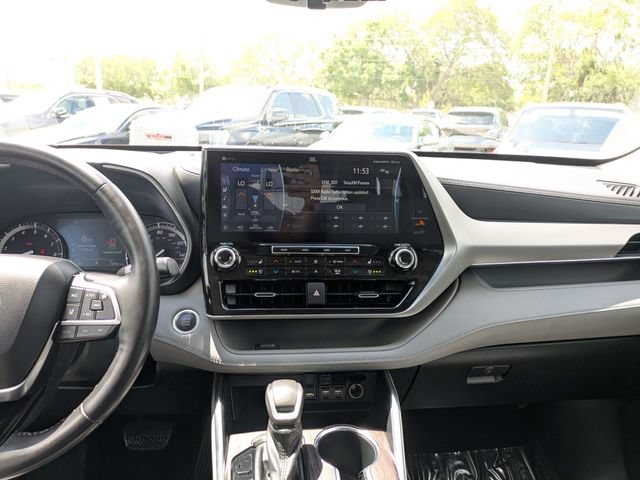 Used 2021 Toyota Highlander Platinum FWD image 17