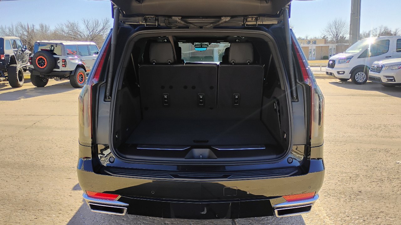 Used 2021 Cadillac Escalade ESV Premium Luxury w/ Driver Assist Tech Package AWD/4WD image 18