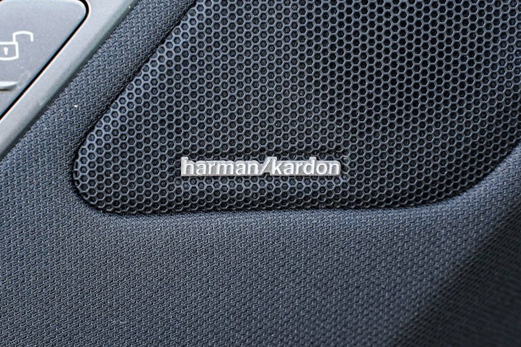 Used 2025 BMW iX xDrive50 w/ Premium Package image 11