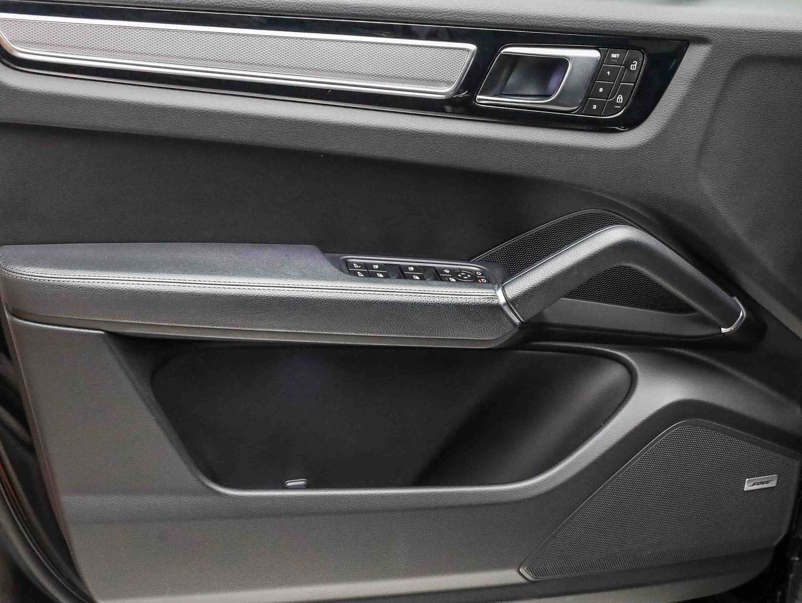 Certified 2023 Porsche Cayenne Platinum Edition image 24