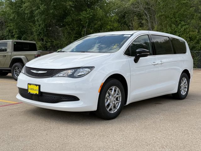 New 2026 Chrysler Voyager LX image 4