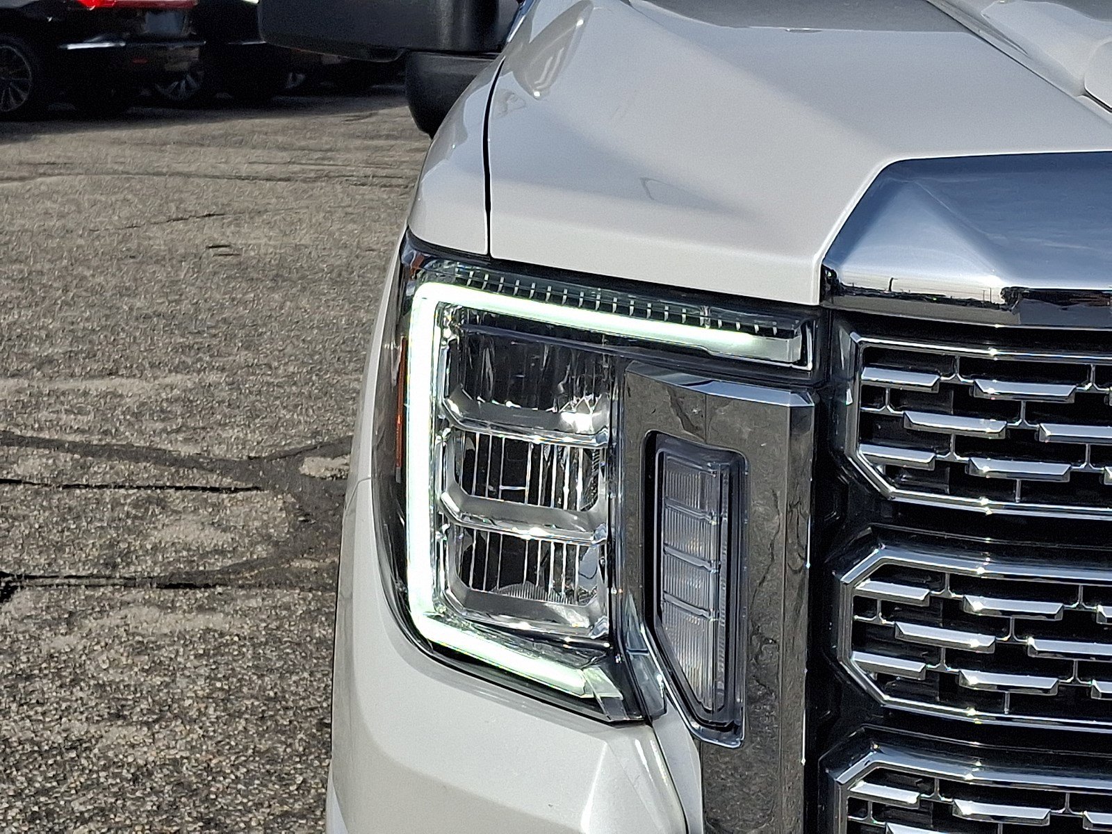 Used 2023 GMC Sierra 2500 Denali w/ Denali Ultimate Package AWD/4WD image 8