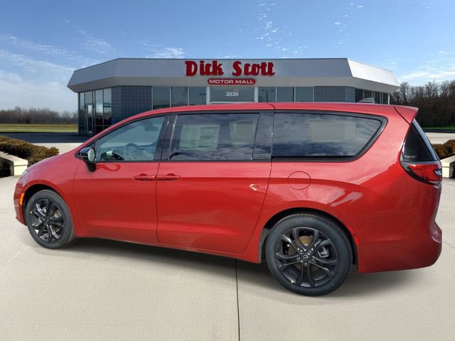New 2026 Chrysler Pacifica Select FWD image 4