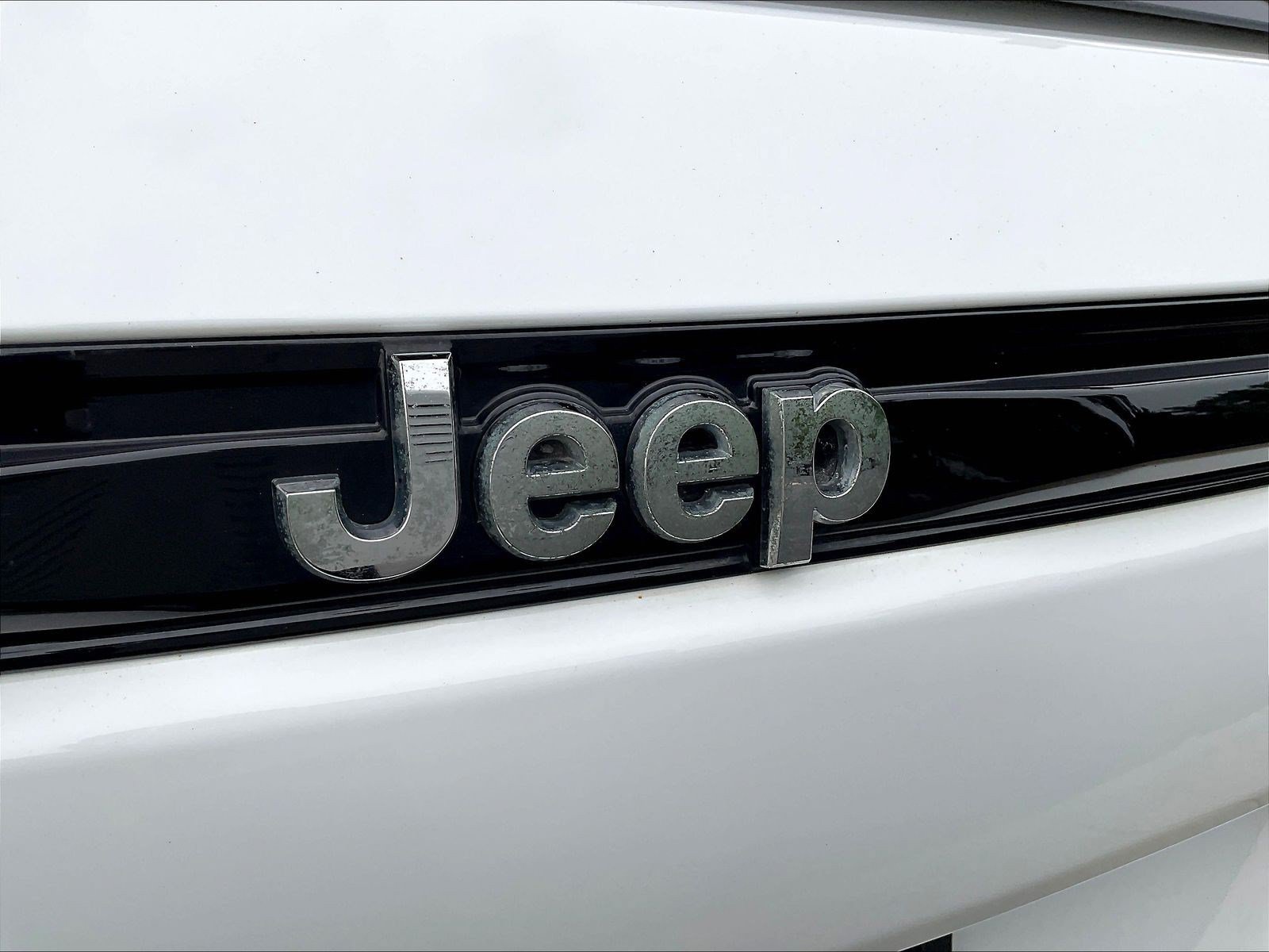 Used 2023 Jeep Grand Cherokee Limited AWD/4WD image 23