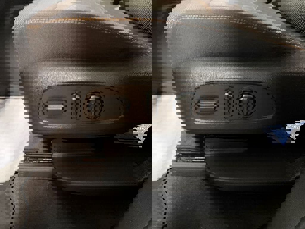 Used 2021 Chevrolet Traverse LT image 13