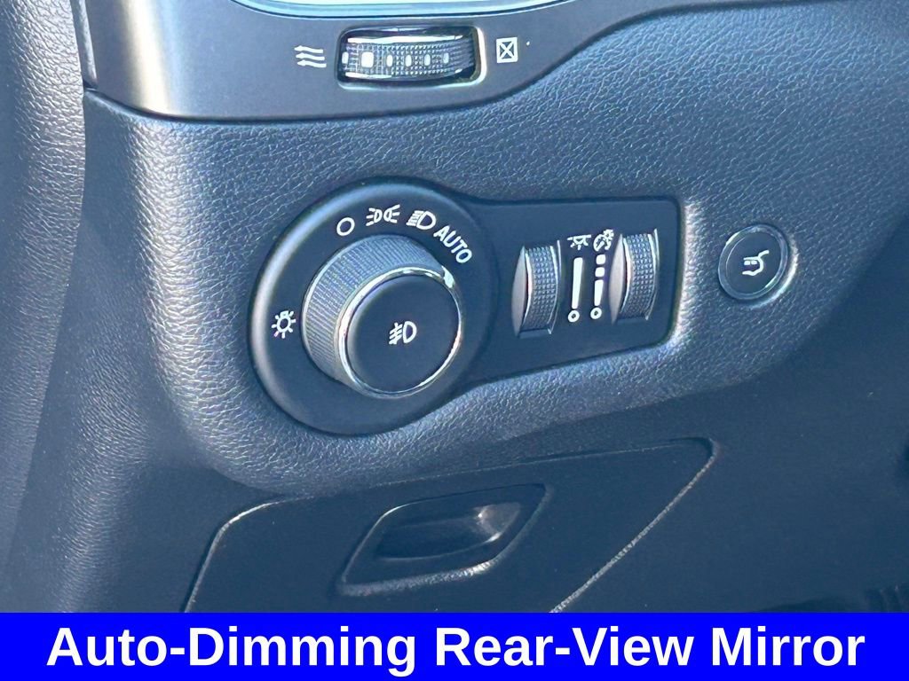 Used 2020 Jeep Cherokee Latitude Plus w/ Comfort/Convenience Group image 36