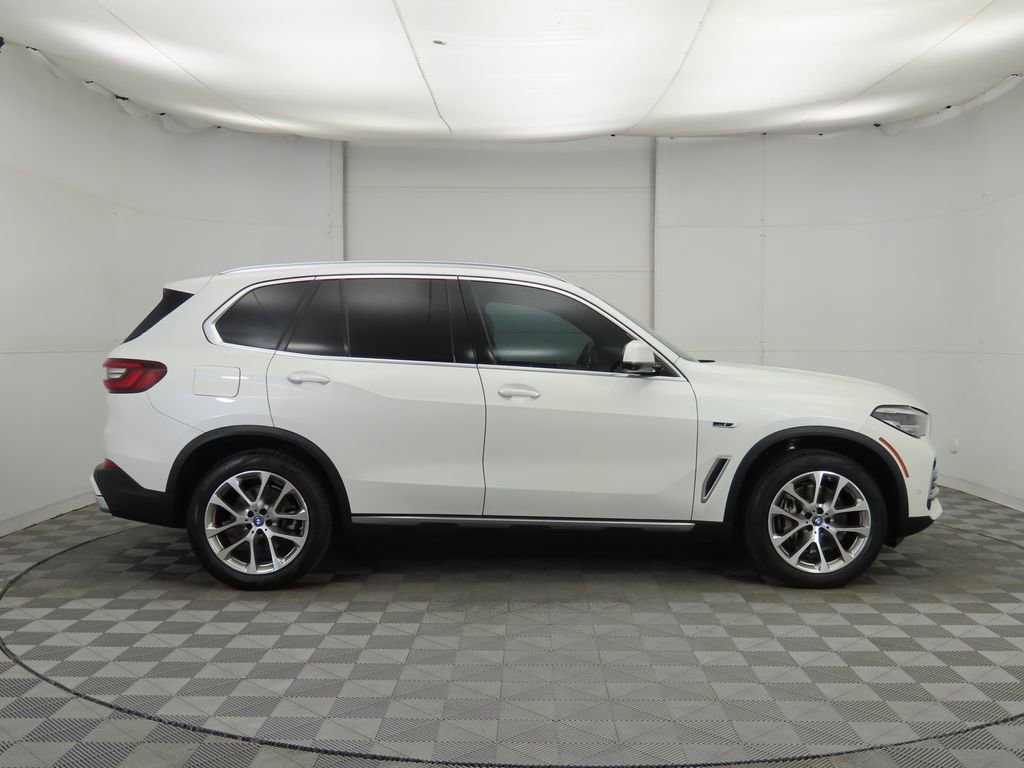 Used 2022 BMW X5 xDrive45e w/ Climate Comfort Package image 4