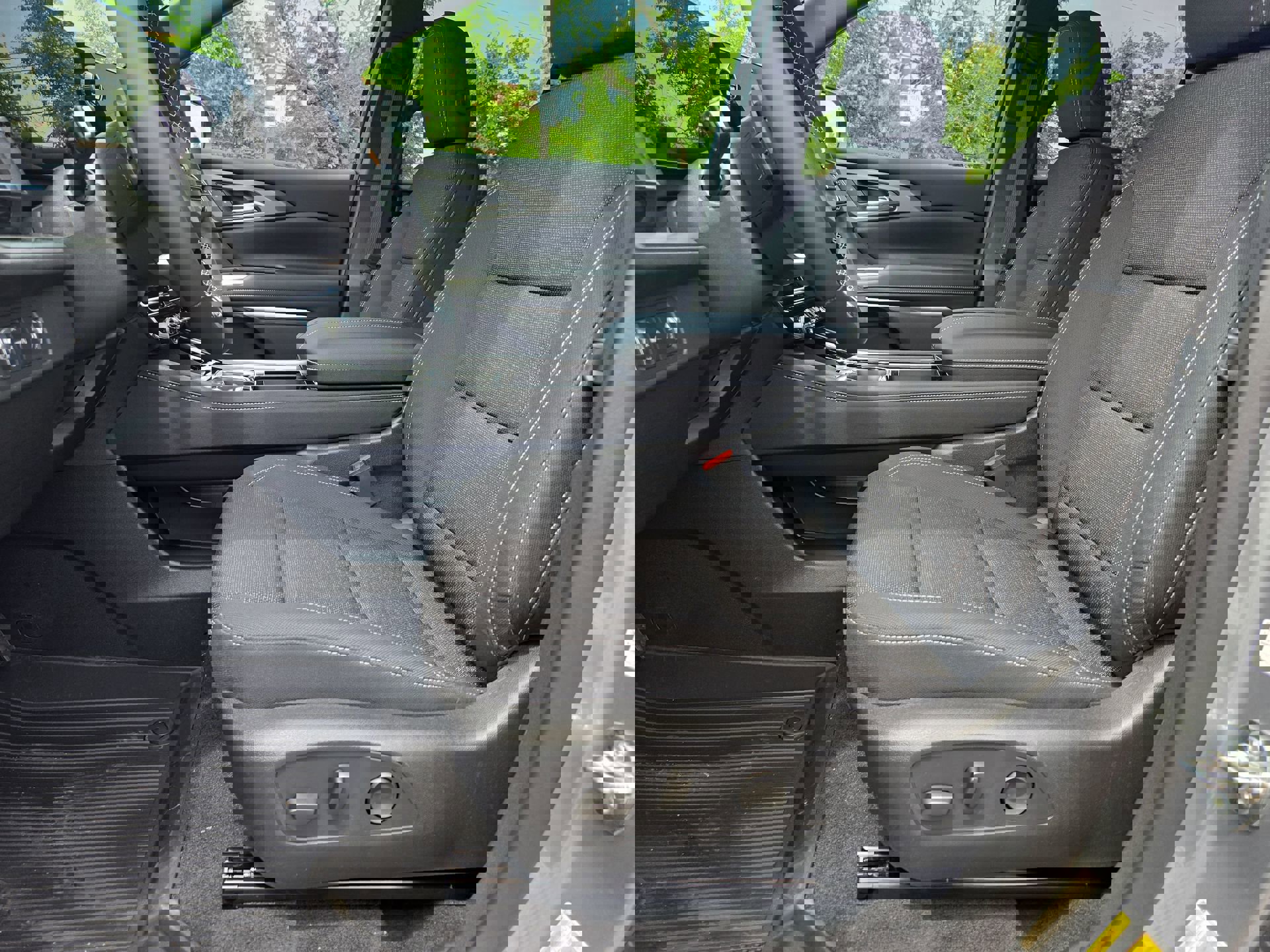 New 2025 Chevrolet Traverse LT w/ LPO, Floor Liner Package image 50