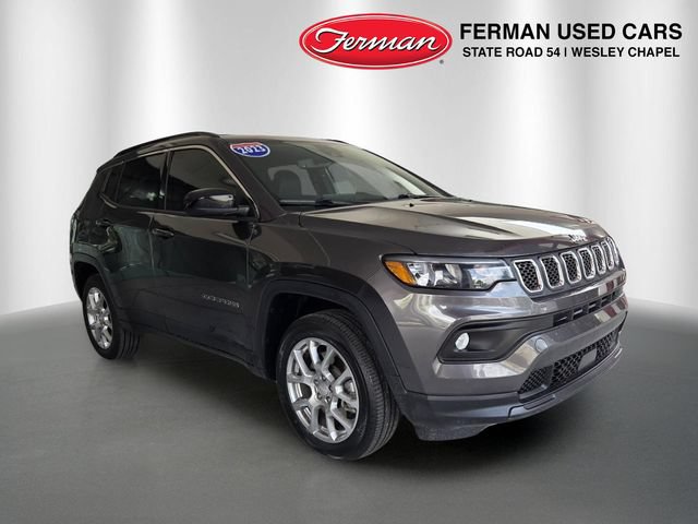 Used 2023 Jeep Compass Latitude AWD/4WD image 1