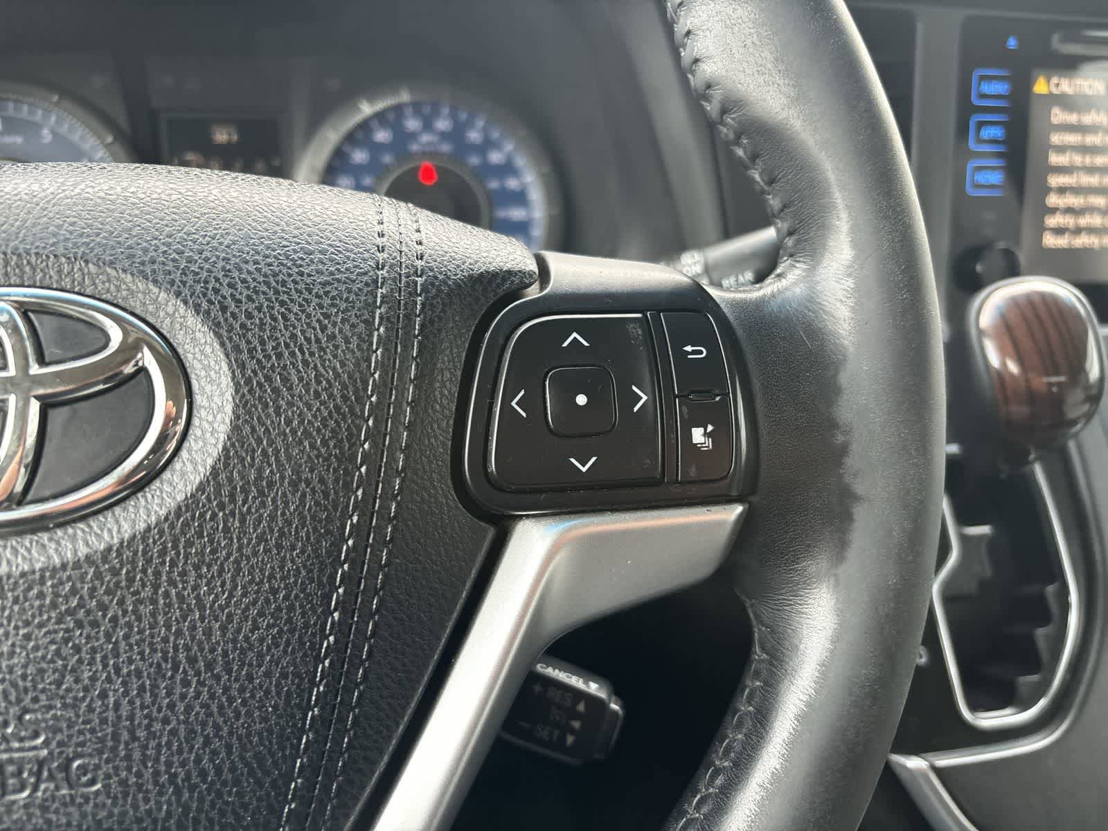 Used 2015 Toyota Sienna Limited image 9