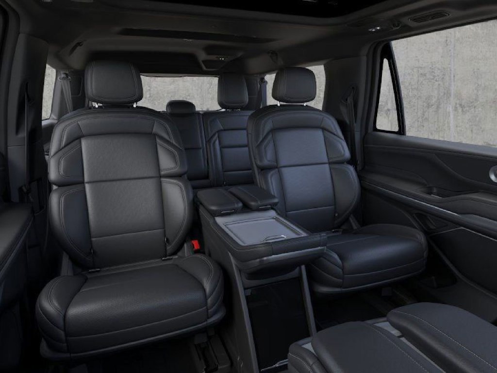 New 2026 Lincoln Navigator L Reserve w/ Jet Appearance Package AWD/4WD image 11