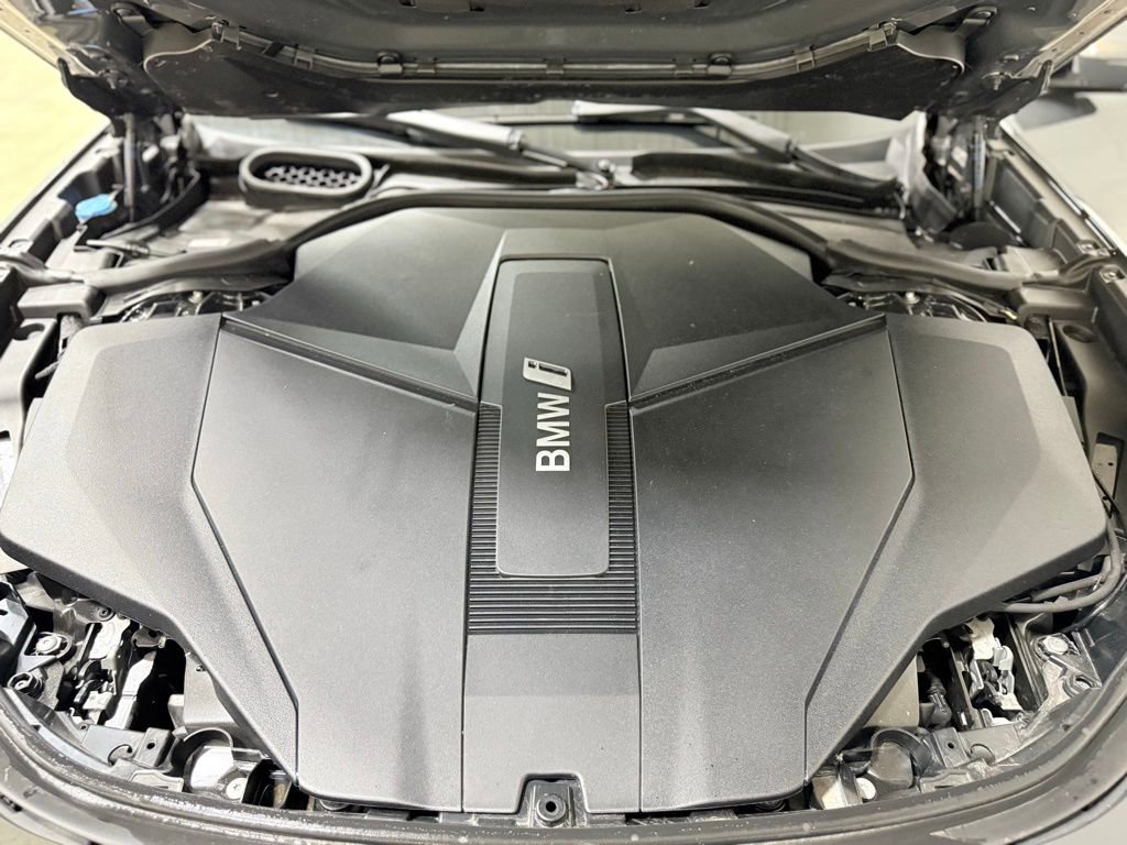Used 2024 BMW i7 xDrive60 image 23