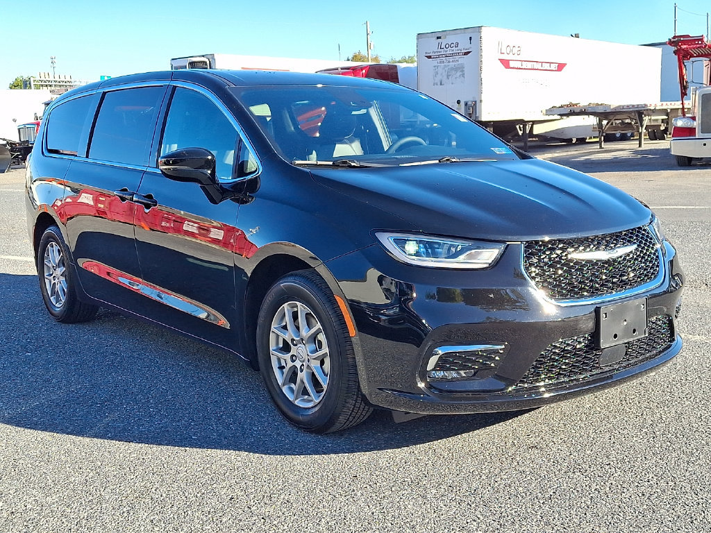 Certified 2026 Chrysler Pacifica Select FWD image 3