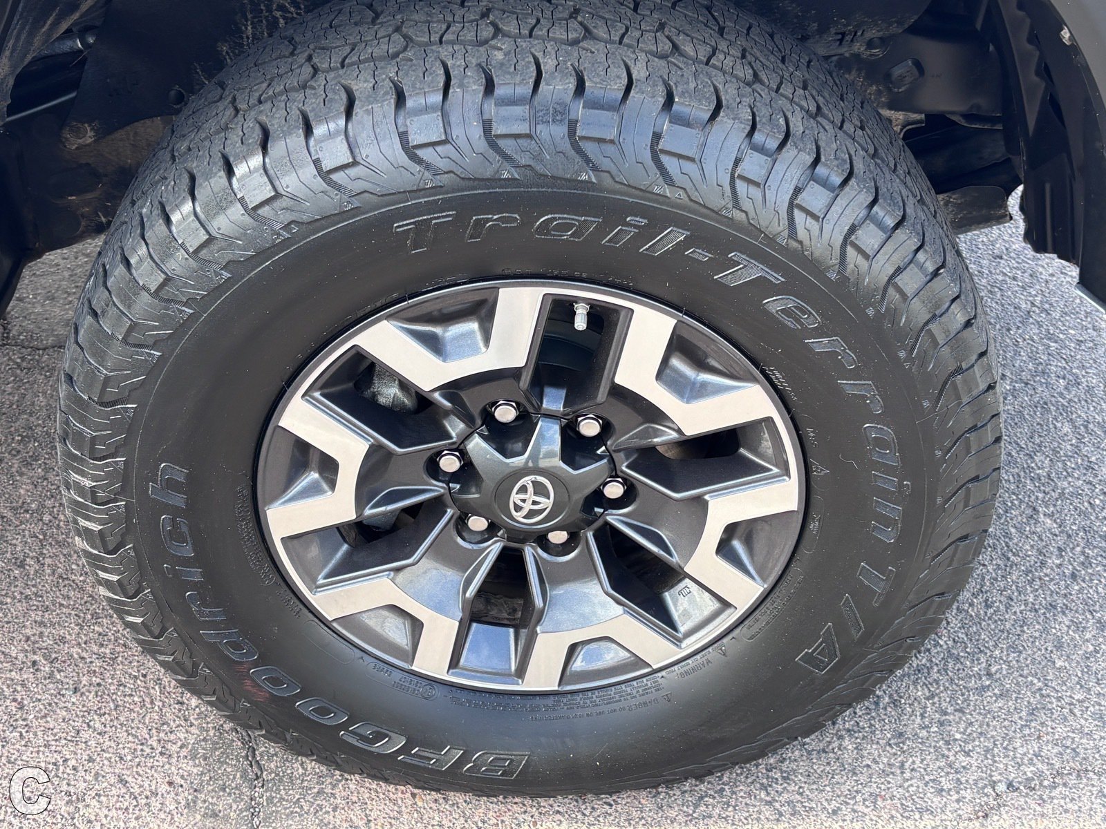 Used 2019 Toyota Tacoma TRD Off-Road w/ Technology Package AWD/4WD image 10