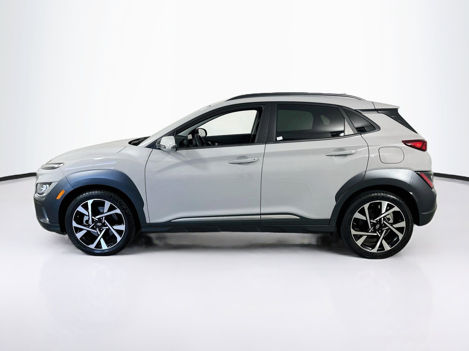 Used 2023 Hyundai Kona Limited FWD image 8