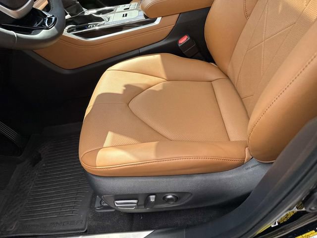 Used 2026 Toyota Highlander Platinum AWD/4WD image 15