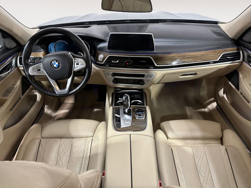 Used 2018 BMW 750i xDrive image 10