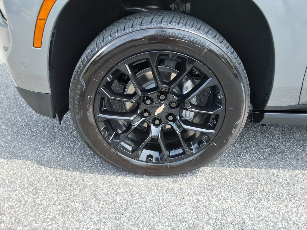 Certified 2026 Chevrolet Suburban High Country AWD/4WD image 10