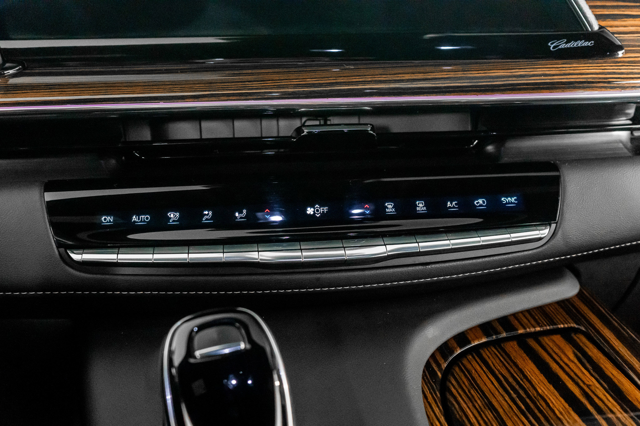 Used 2024 Cadillac Escalade ESV Premium Luxury image 40