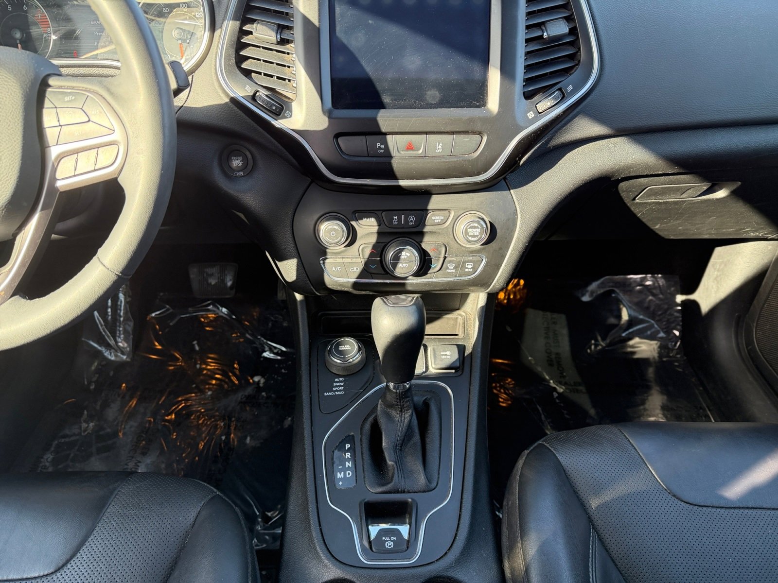 Used 2022 Jeep Cherokee Latitude Lux w/ Sun & Sound Group image 11