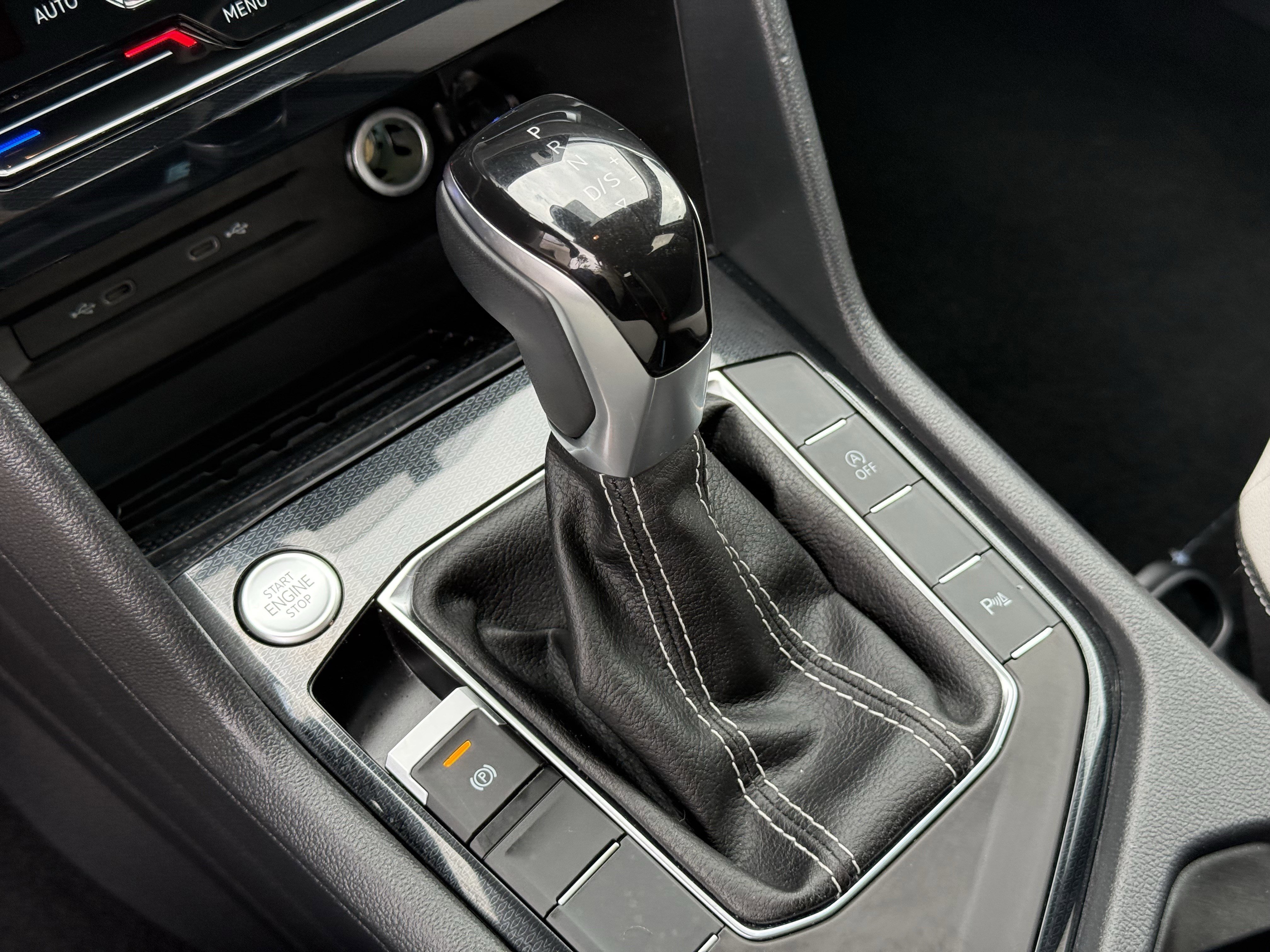 Used 2025 Volkswagen Taos SE image 22